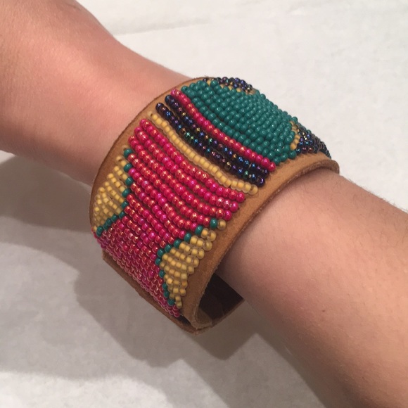 Colorful beaded bracelet - Picture 3 of 3